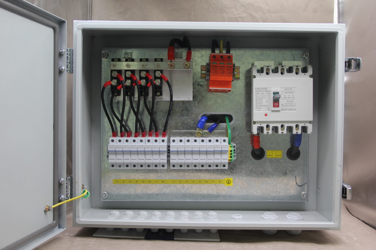 I-sketch ang prinsipyo at aplikasyon ng photovoltaic Combiner Box